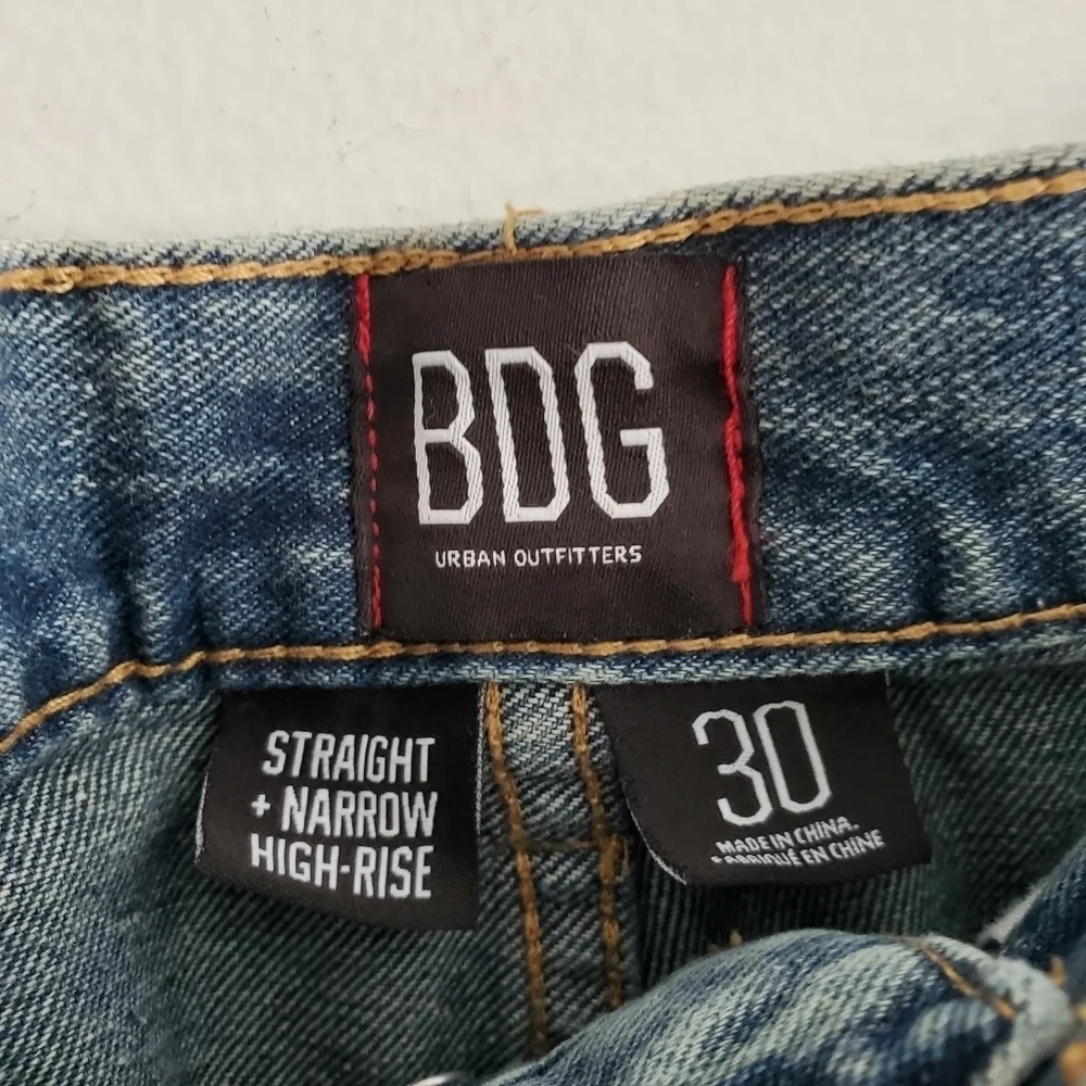 NEW Urban Outfitters BDG Straight & Narrow High Rise Distressed‎ Denim Jeans